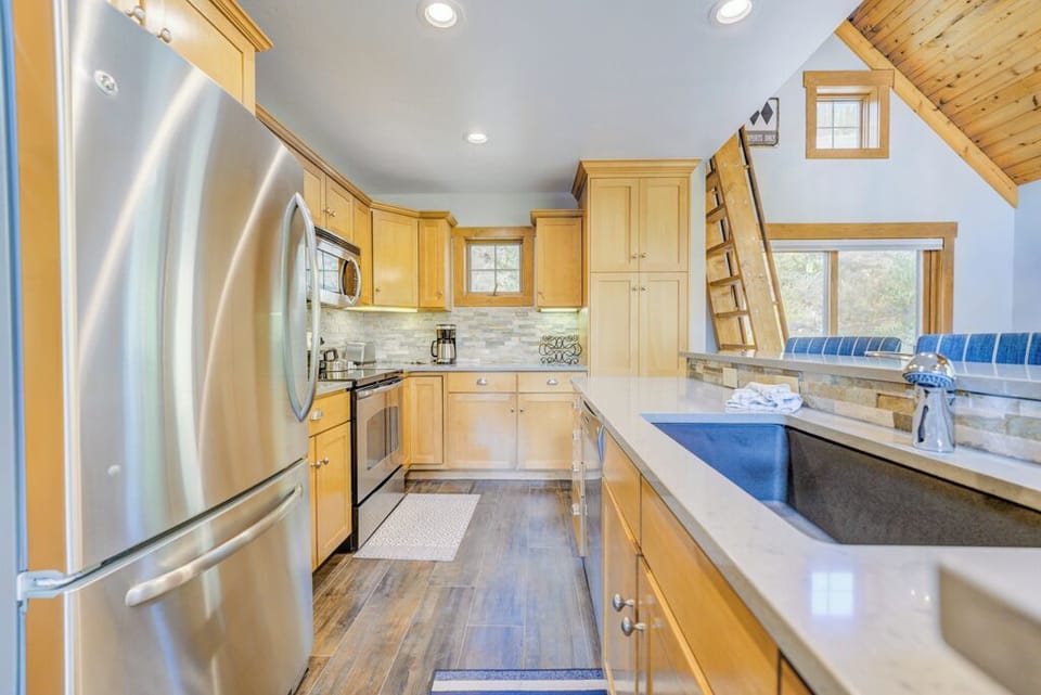 House (3 Bedrooms) | Exterior