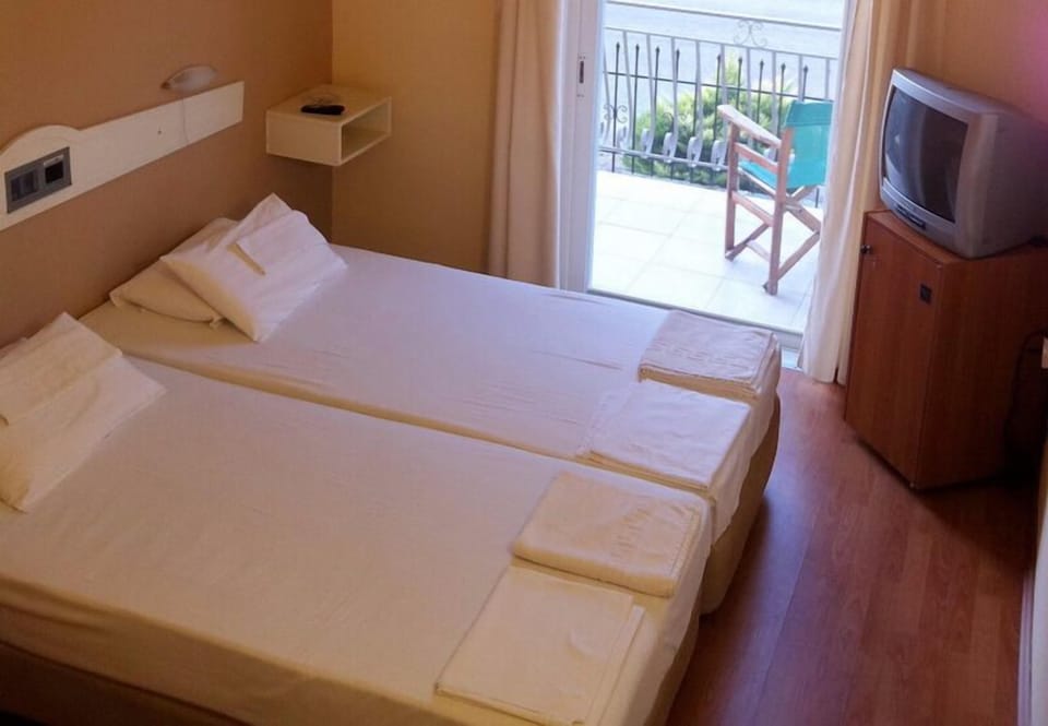 Minibar, free WiFi