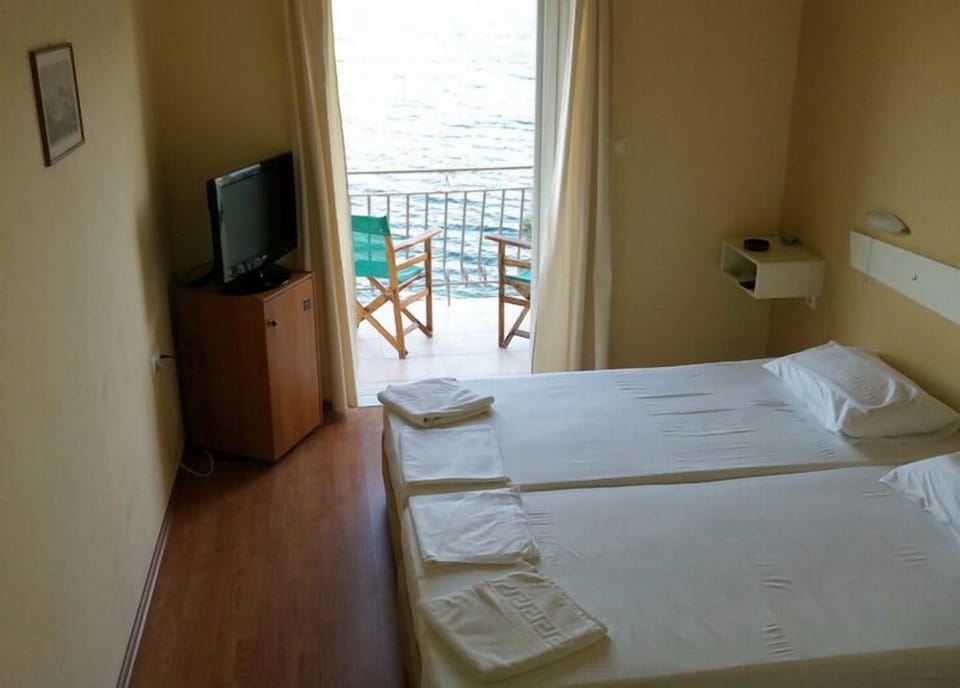Minibar, free WiFi