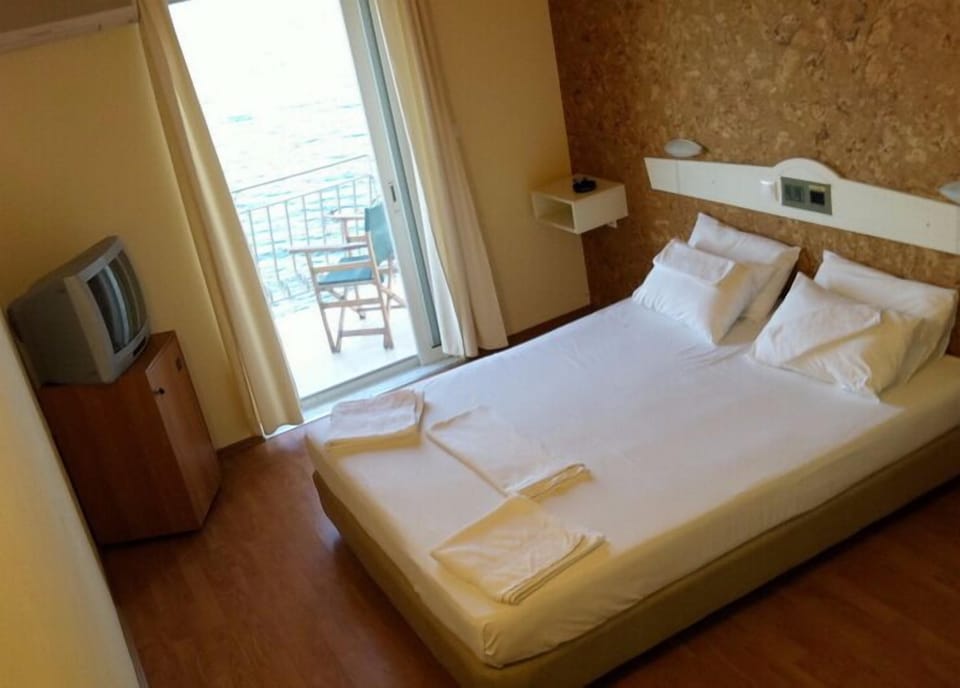 Minibar, free WiFi
