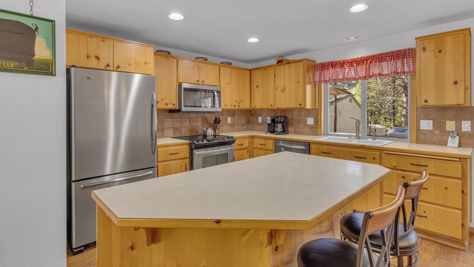 House, Multiple Beds (Coyote - Unit 15) | Private kitchen | Toaster, dining tables