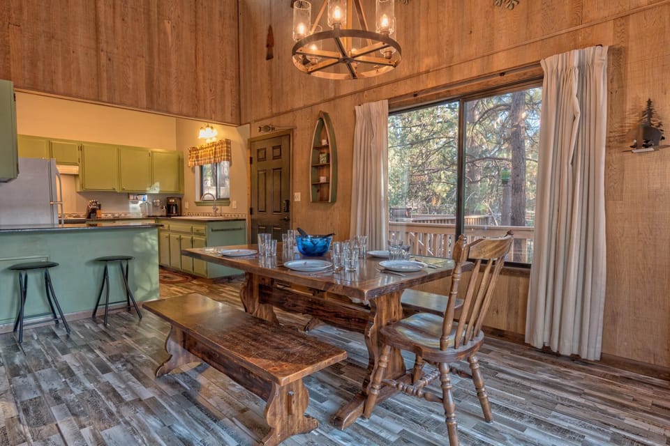 House, Multiple Beds (Lynx - Unit 3) | Dining