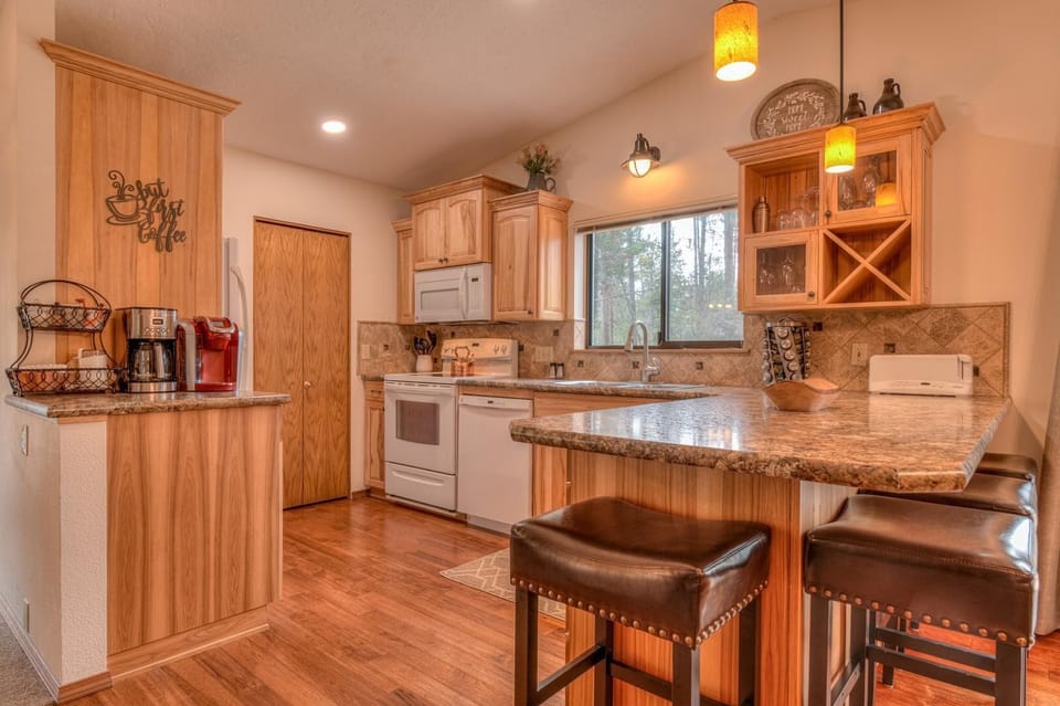 House, Multiple Beds (Kinglet - Unit 46) | Private kitchen | Blender, mixer