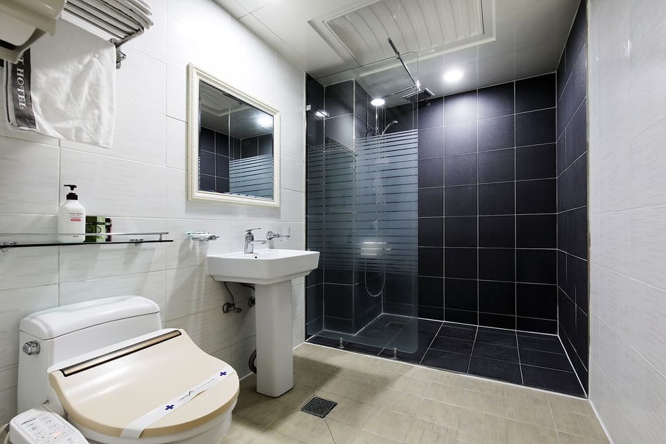 Standard Room (Free Breakfast for 2, except Monday) | Bathroom | Shower, designer toiletries, hair dryer, bathrobes