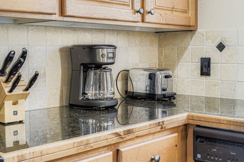 Condo, 3 Bedrooms | Private kitchen | Coffee/tea maker, fridge, oven, stovetop