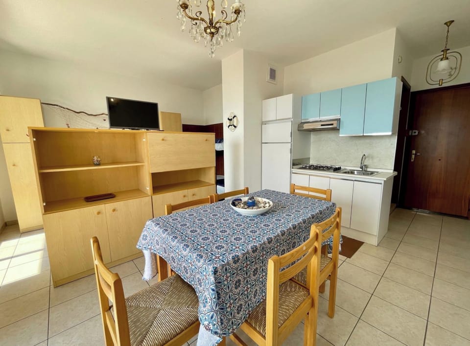 Studio, Balcony, Ocean View | Dining room