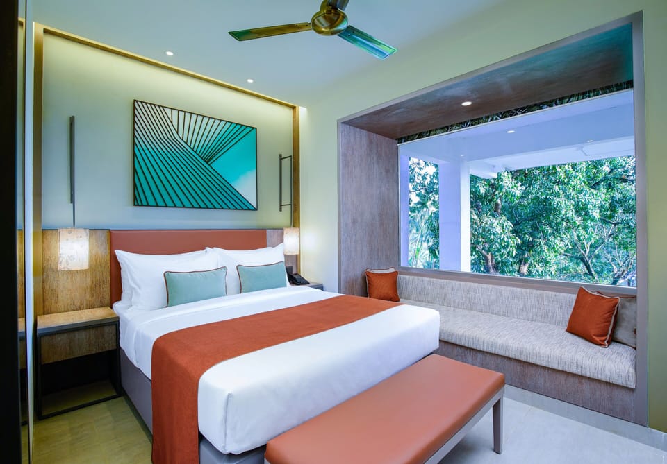 Palm Room | Free minibar items, in-room safe, iron/ironing board, free WiFi