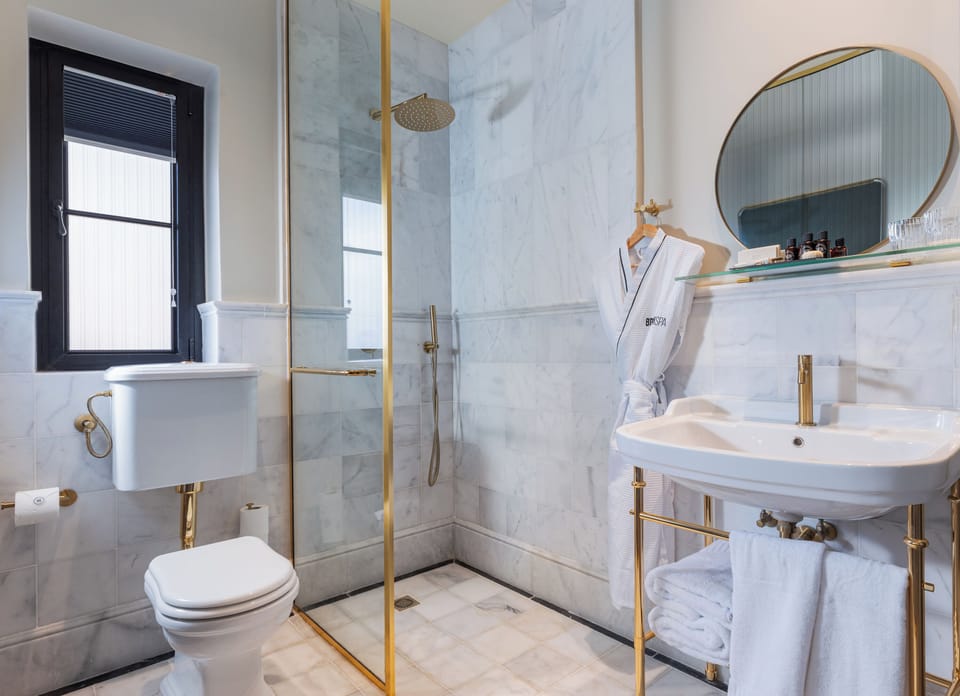 Classic Double Room, Balcony | Bathroom | Shower, rainfall showerhead, hair dryer, slippers