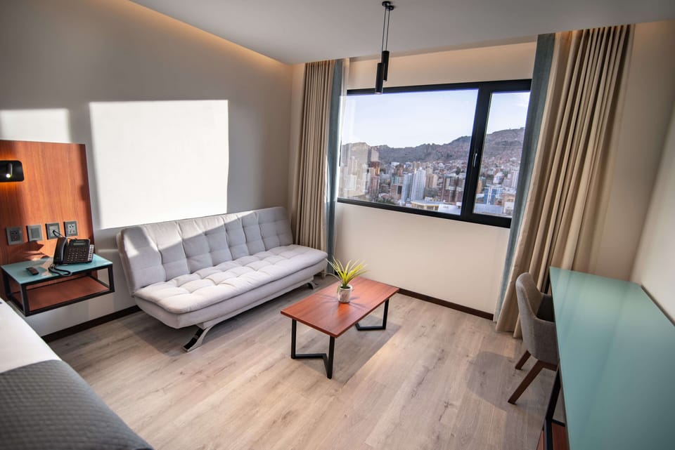 Executive Suite | Premium bedding, down comforters, Select Comfort beds, minibar