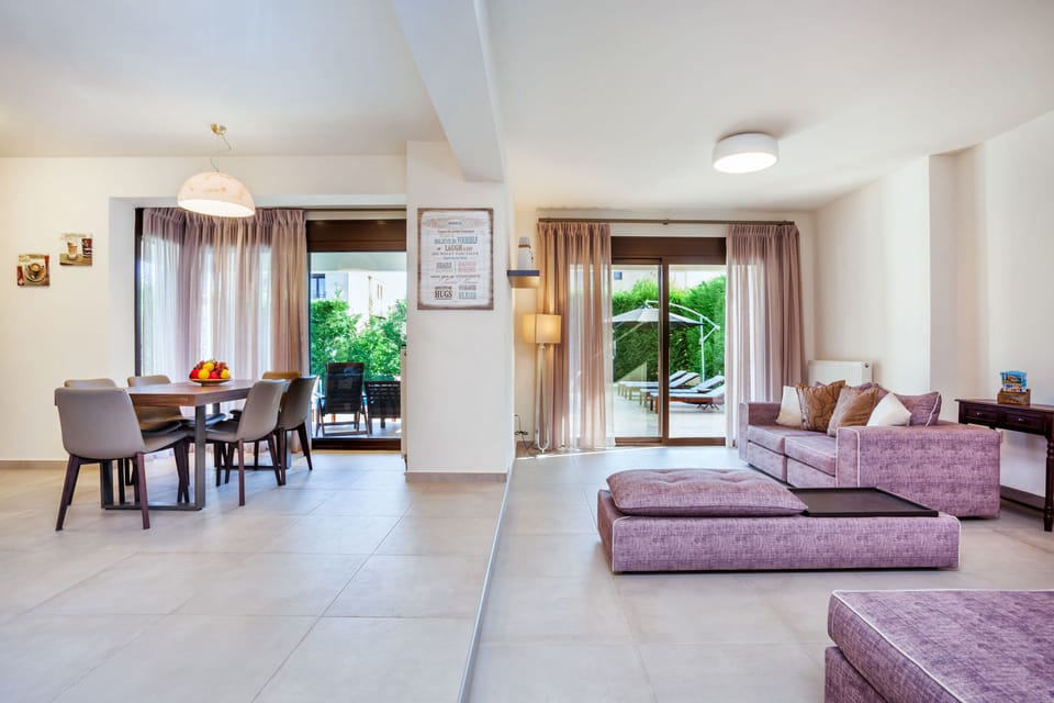 Superior Villa, 4 Bedrooms, Private Pool | Living room | LED TV