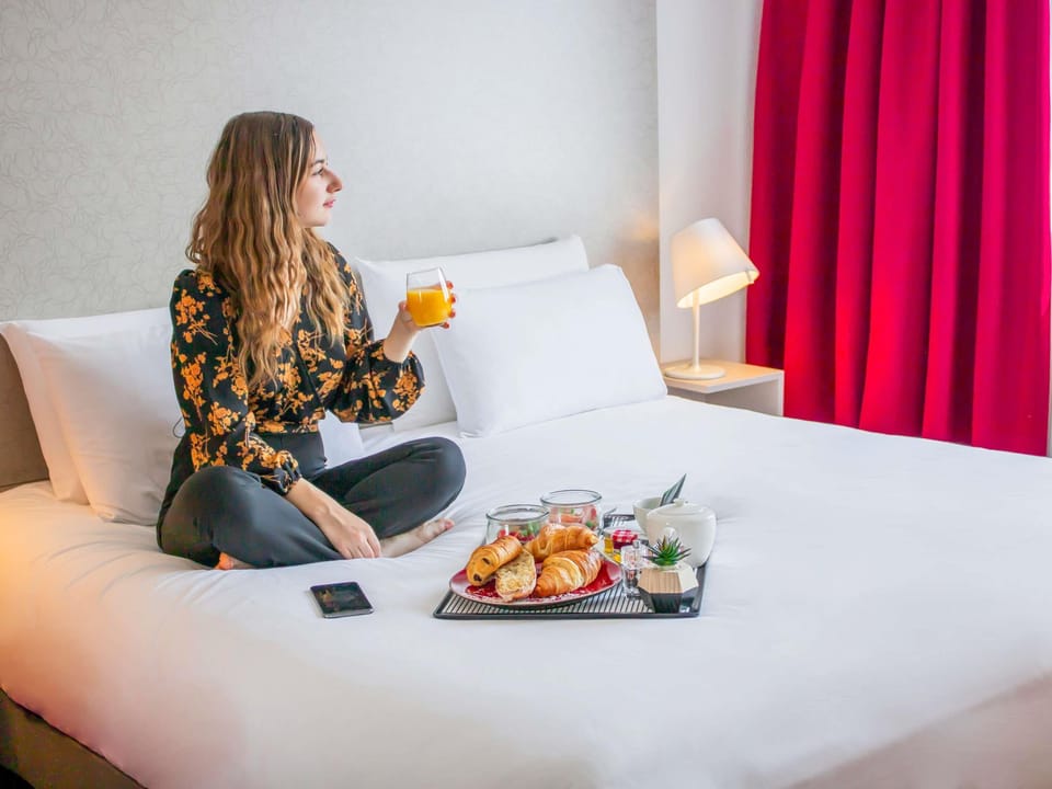 Premium bedding, pillowtop beds, in-room safe, desk