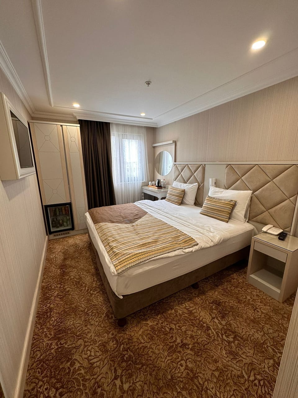 Superior Double Room | Minibar, in-room safe, desk, laptop workspace