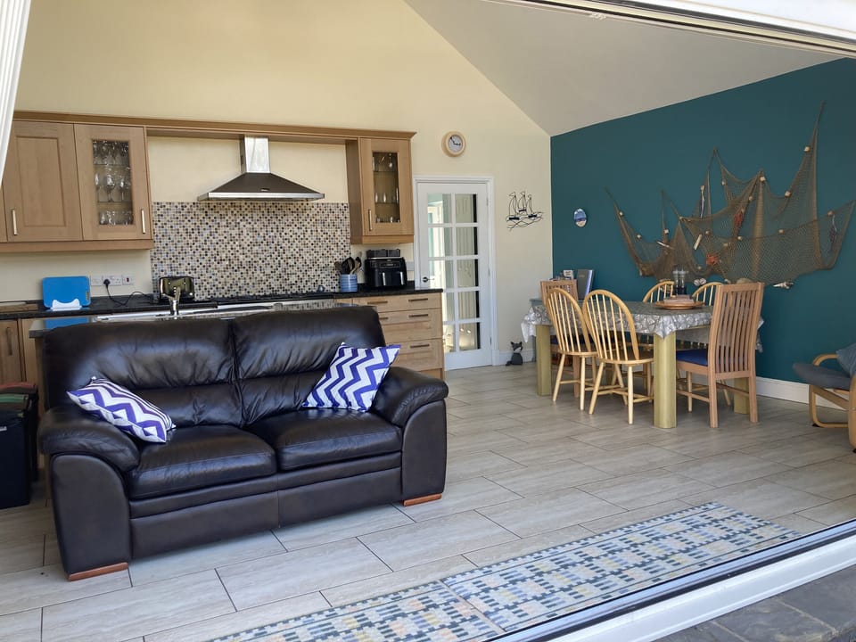 Cottage | Living area