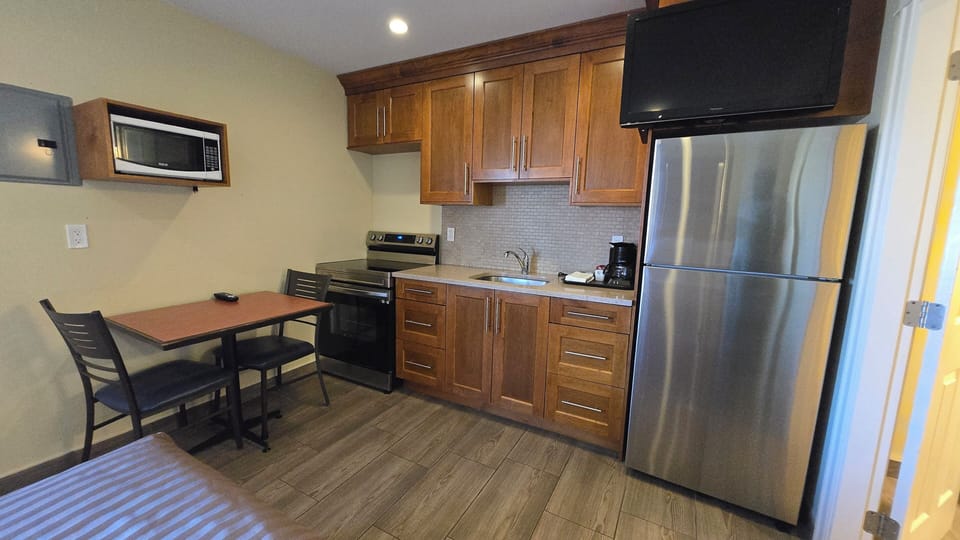 One Bedroom Kitchen, parking lot | Private kitchen | Full-size fridge, oven, cookware/dishes/utensils