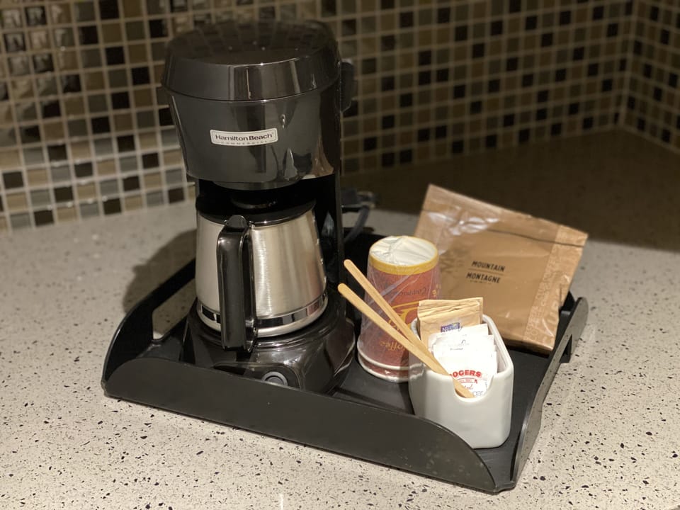 Full-size fridge, oven, cookware/dishes/utensils
