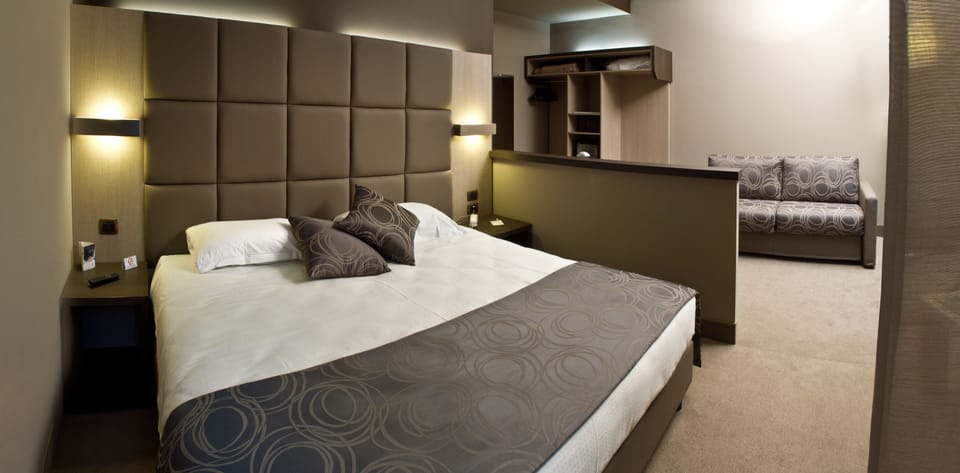 Triple Room | Frette Italian sheets, down comforters, minibar, in-room safe