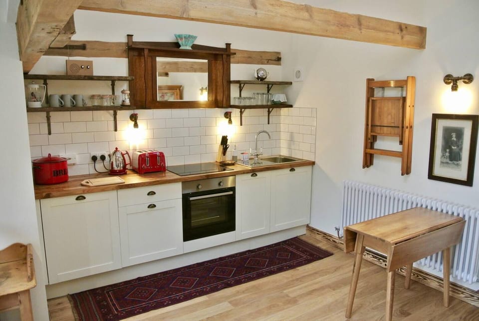 House | Private kitchen | Fridge, microwave, oven, stovetop