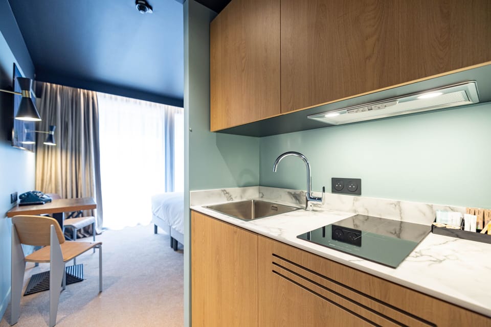Studio | Private kitchenette | Coffee/tea maker, electric kettle