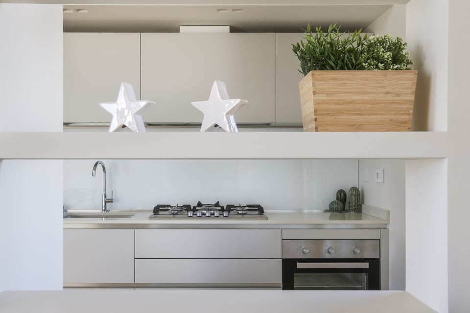 Basic Apartment, Multiple Beds | Private kitchen | Fridge, microwave, oven, stovetop