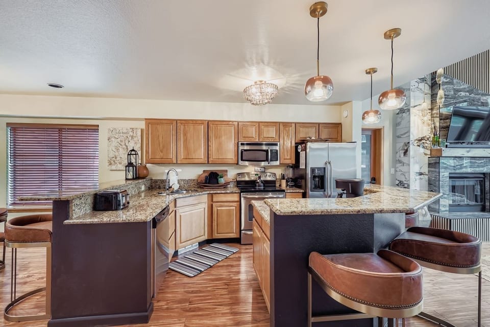Townhome, 4 Bedrooms | Private kitchen | Coffee/tea maker, fridge, oven, toaster