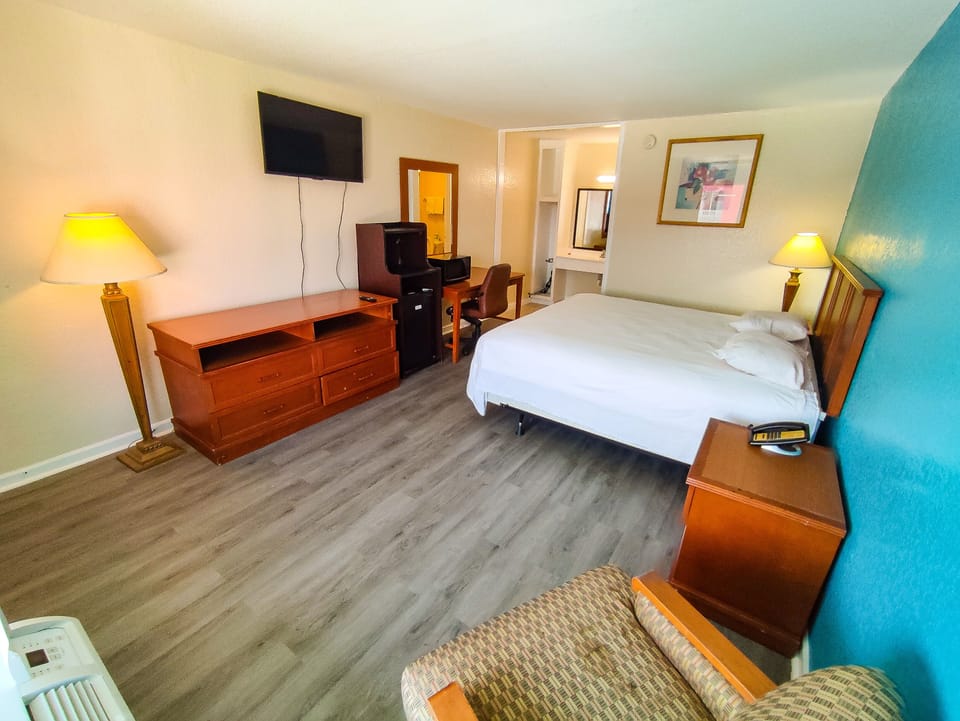 Desk, WiFi (free), bed sheets