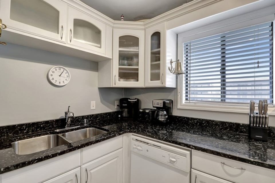 Villa, 2 Bedrooms | Private kitchen | Fridge, oven, coffee/tea maker, toaster