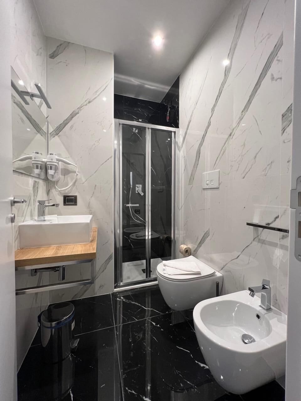 Shower, rainfall showerhead, free toiletries, hair dryer