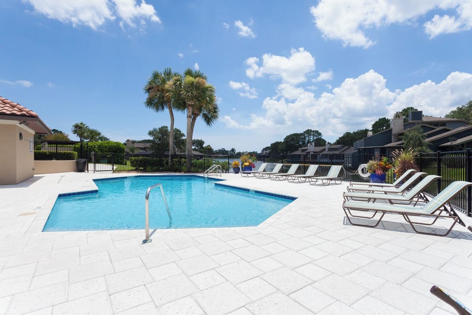 Condo (3 Bedrooms) | Property amenity