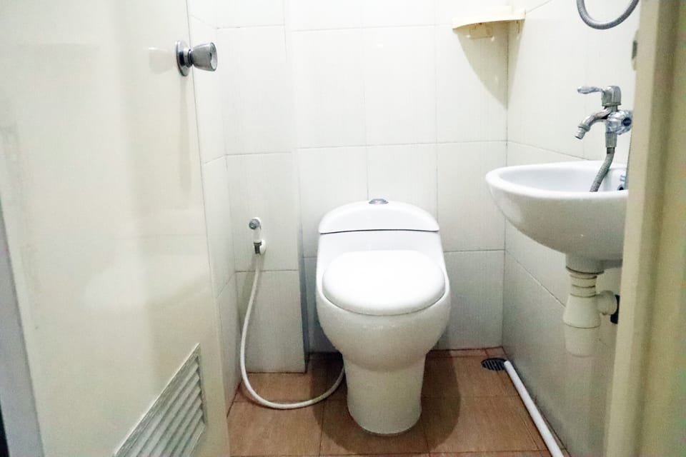 Standard Double Room | Bathroom | Shower, free toiletries, towels, soap