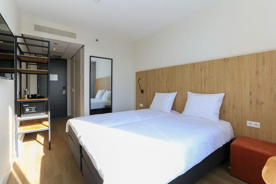 In-room safe, free WiFi, bed sheets