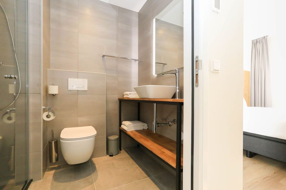 Shower, towels