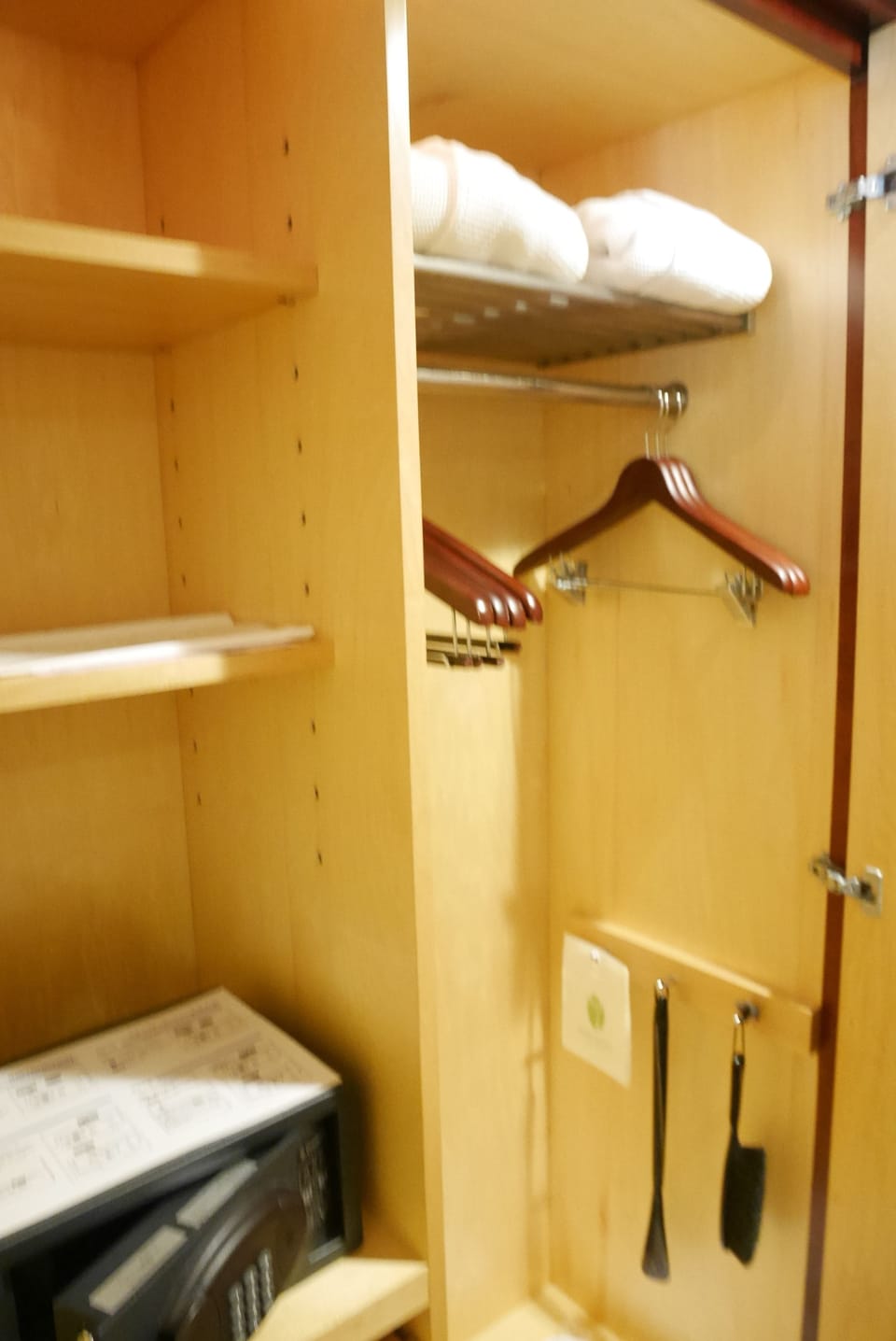 Premium bedding, down comforters, in-room safe, desk