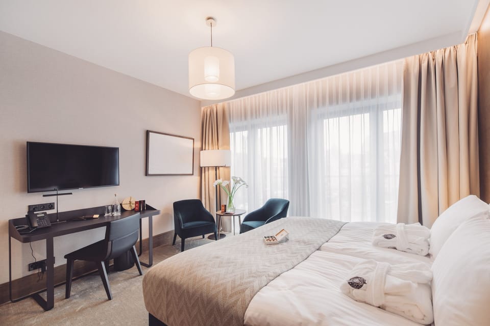 Classic Double Room, 1 King Bed | In-room safe, iron/ironing board, free WiFi, bed sheets