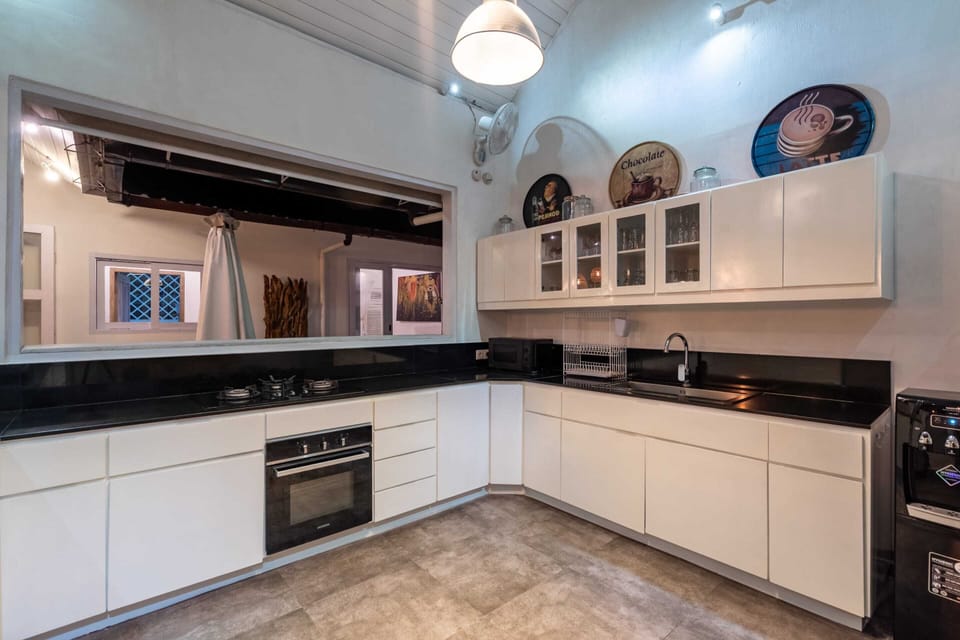 Basic Villa, Multiple Beds | Private kitchen | Fridge, microwave, oven, stovetop