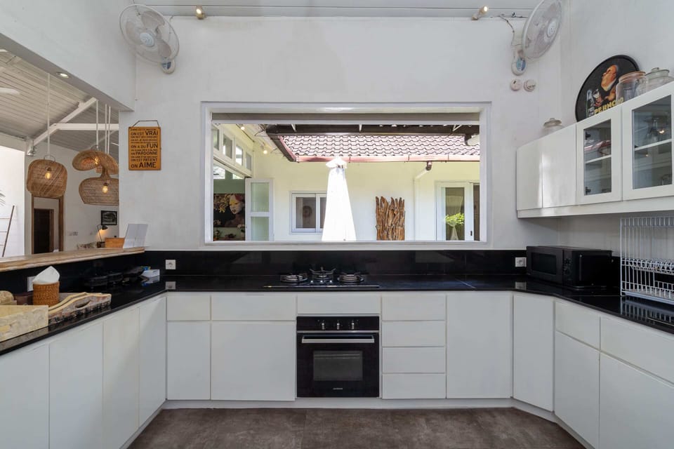 Basic Villa, Multiple Beds | Private kitchen | Fridge, microwave, oven, stovetop