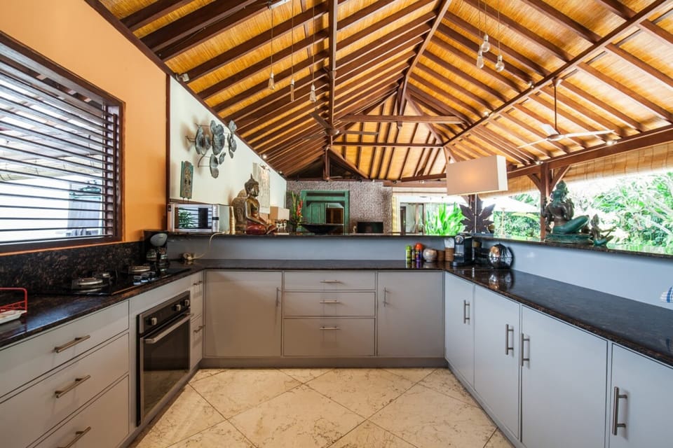 Basic Villa, Multiple Beds | Private kitchen | Fridge, microwave, oven, stovetop
