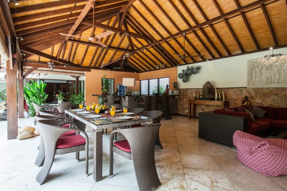 Basic Villa, Multiple Beds | Living room | 43-inch TV with digital channels, streaming services, stereo