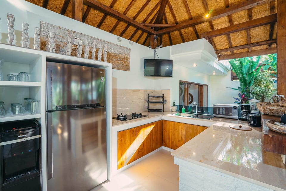 Basic Villa, Multiple Beds | Private kitchen | Fridge, microwave, stovetop, toaster