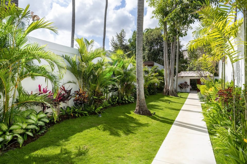 Basic Villa, 1 King Bed | Property grounds