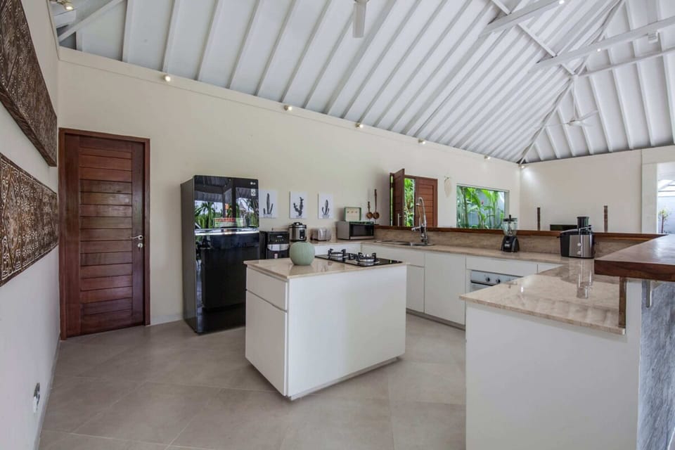 Basic Villa, Multiple Beds | Private kitchen | Fridge, microwave, oven, stovetop