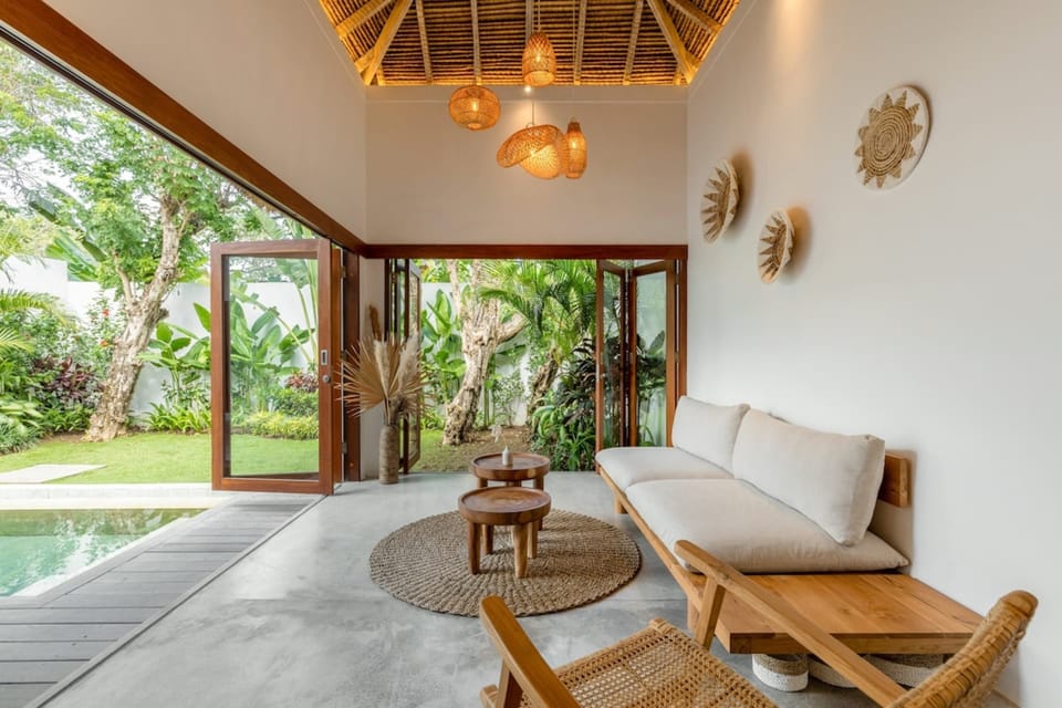 Basic Villa, 1 King Bed | Living room