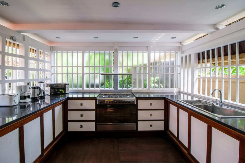 Basic Villa, Multiple Beds | Private kitchen | Fridge, microwave, oven, stovetop