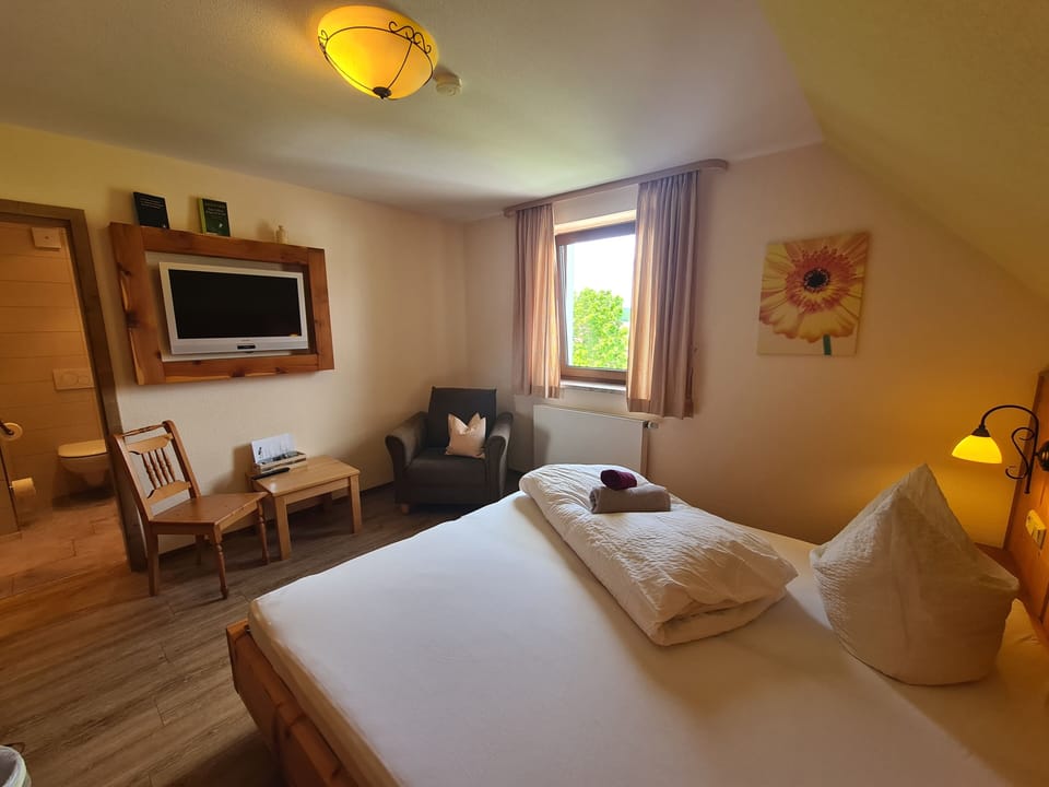 Double Room | Free WiFi, bed sheets