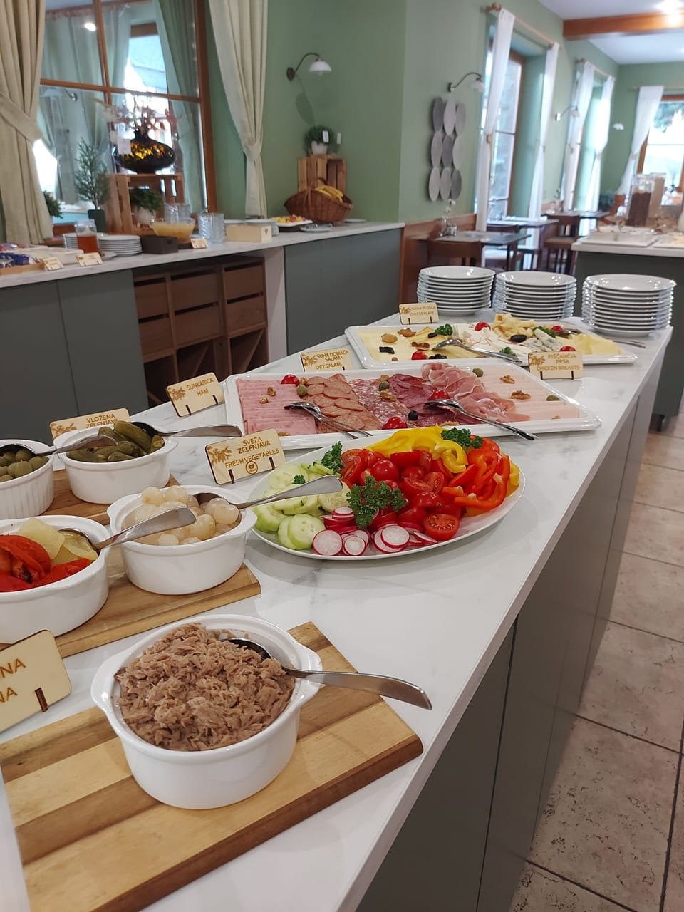 Daily buffet breakfast for a fee