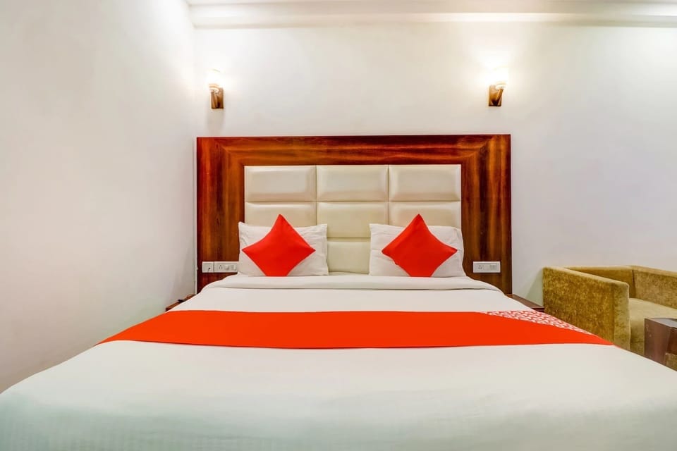 Standard Room | Egyptian cotton sheets, premium bedding, memory foam beds, desk