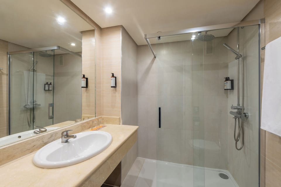 Rainfall showerhead, eco-friendly toiletries, hair dryer, towels