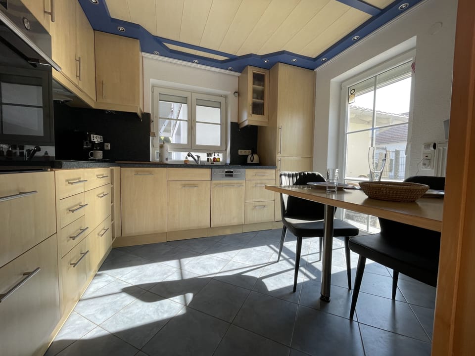 Apartment, Private Bathroom, Garden View | Shared kitchen