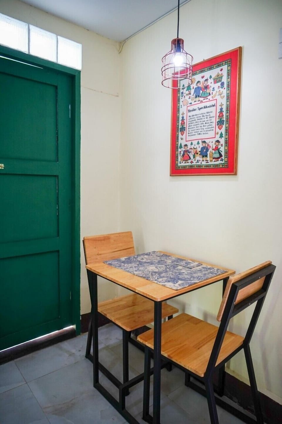 House | In-room dining