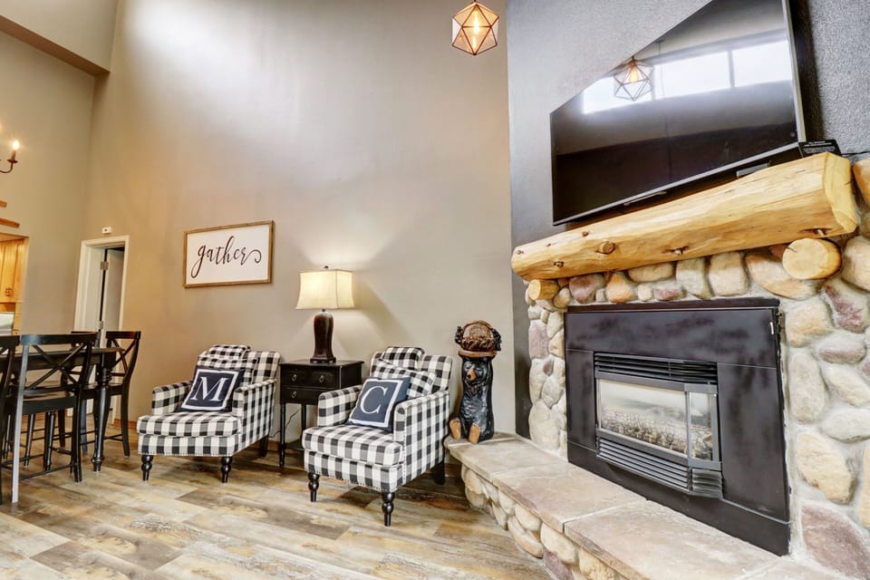 Condo, 2 Bedrooms | Interior
