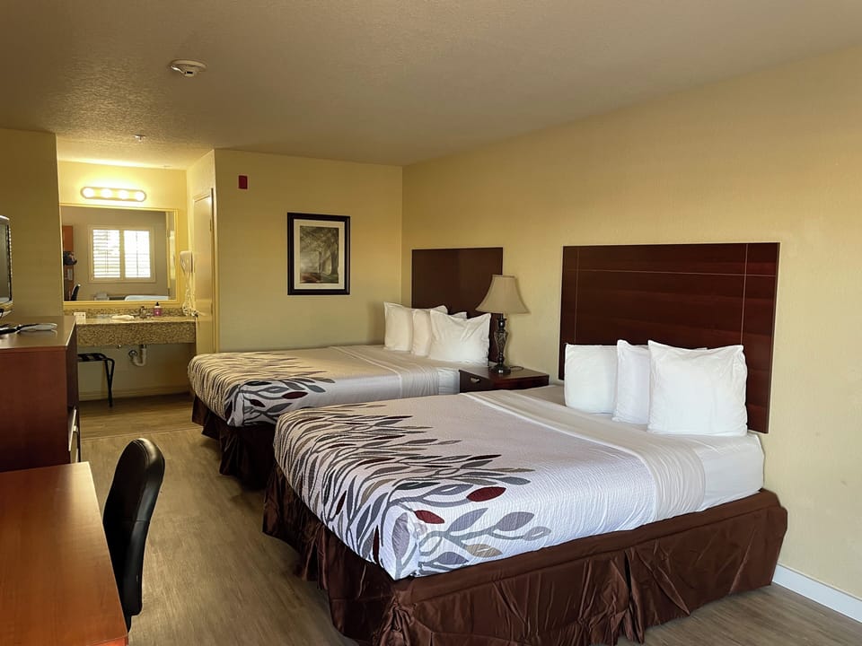 Comfort Double Room, 1 Bedroom | Desk, iron/ironing board, free WiFi, bed sheets